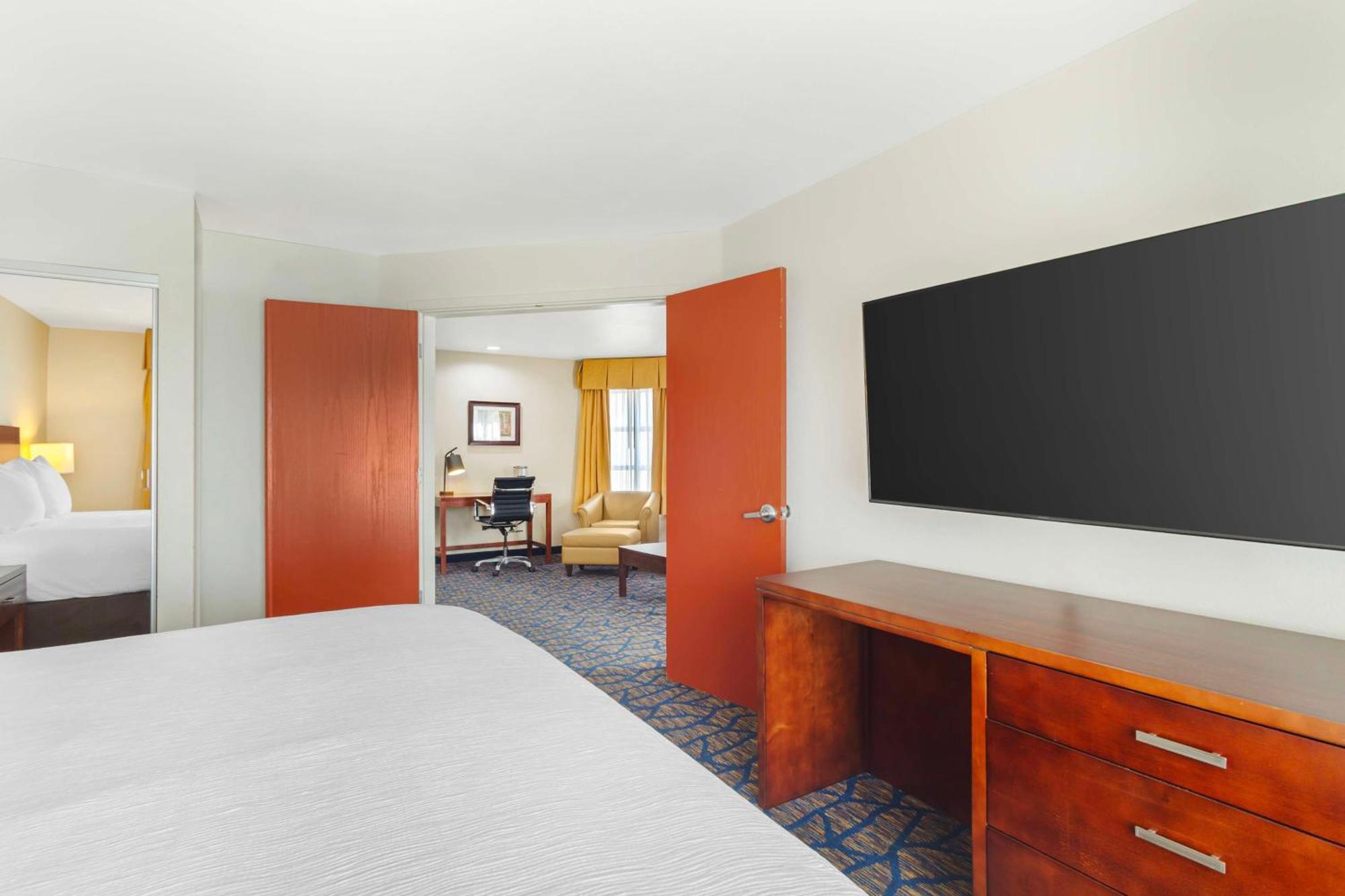 Best Western Plus Villa Del Lago Inn Patterson Dış mekan fotoğraf